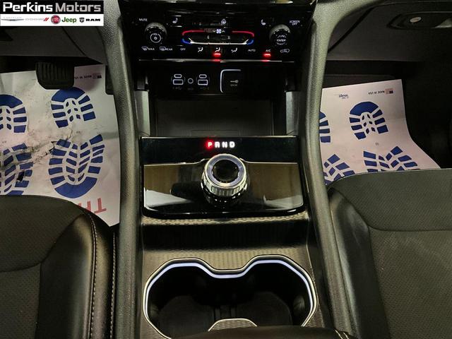 Photo of 2024 Diamond Black Jeep Grand Cherokee L