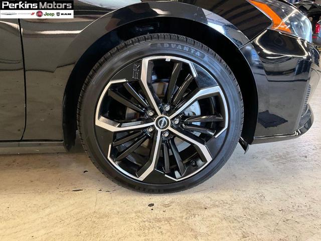 Photo of 2023 Black Nissan Altima