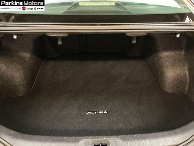 Photo of 2023 Black Nissan Altima