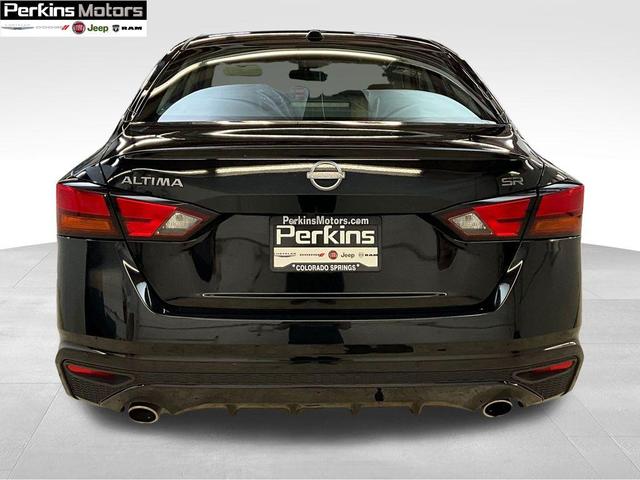 Photo of 2023 Black Nissan Altima