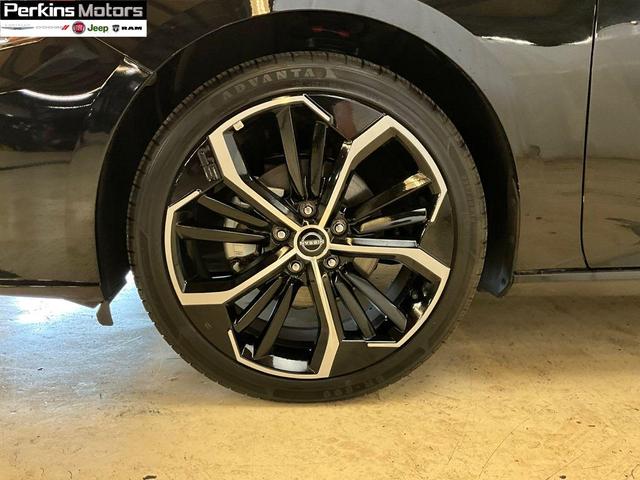 Photo of 2023 Black Nissan Altima
