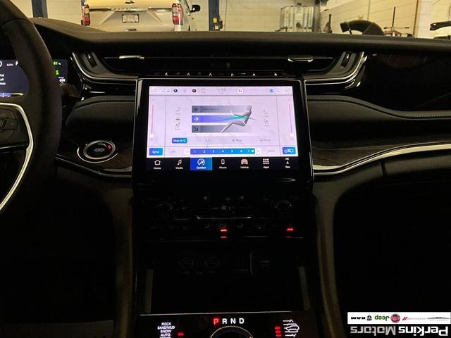 Photo of 2025 Bright White Clearcoat Jeep Grand Cherokee 4xe