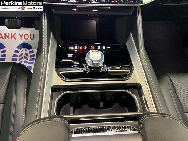 Photo of 2025 Bright White Clearcoat Jeep Wagoneer