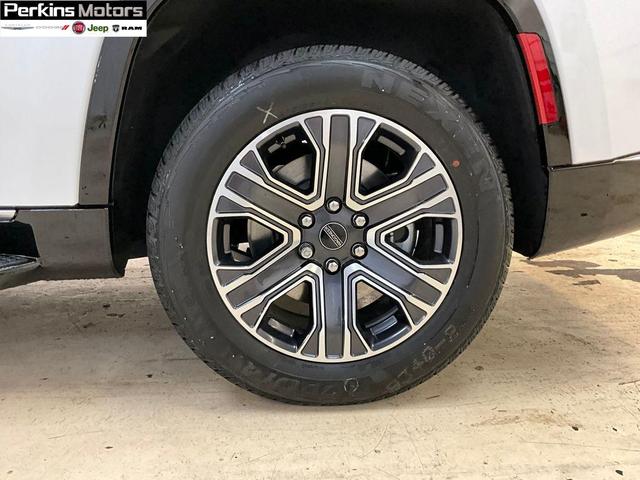Photo of 2025 Bright White Clearcoat Jeep Wagoneer
