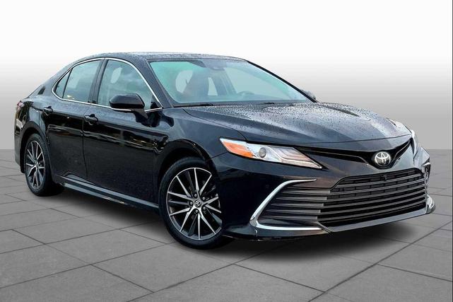 Photo of 2023 Midnight Black Metallic Toyota Camry