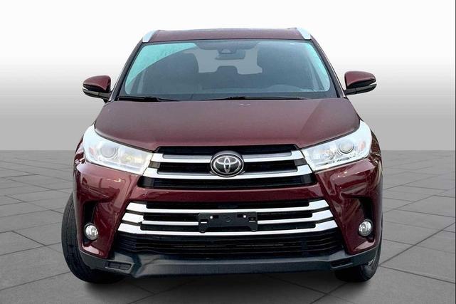 Photo of 2018 Ooh La La Rouge Mica Toyota Highlander