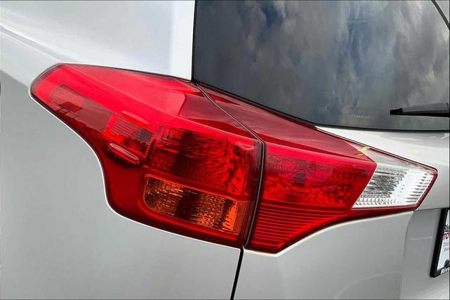 Photo of 2015 Classic Silver Metallic Toyota RAV4