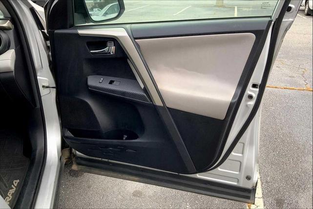 Photo of 2015 Classic Silver Metallic Toyota RAV4