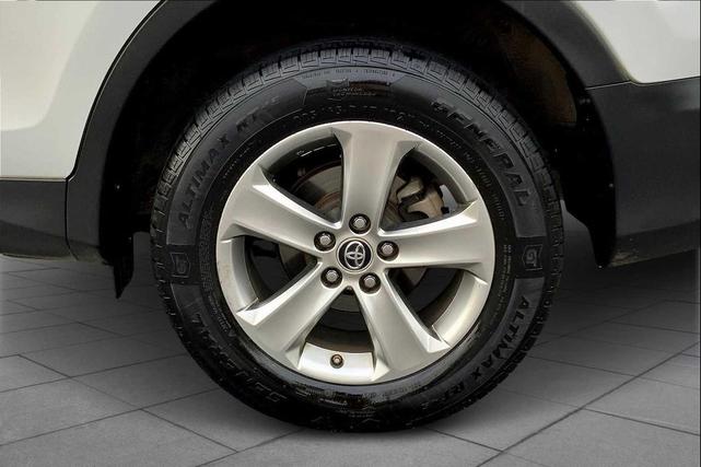 Photo of 2015 Classic Silver Metallic Toyota RAV4