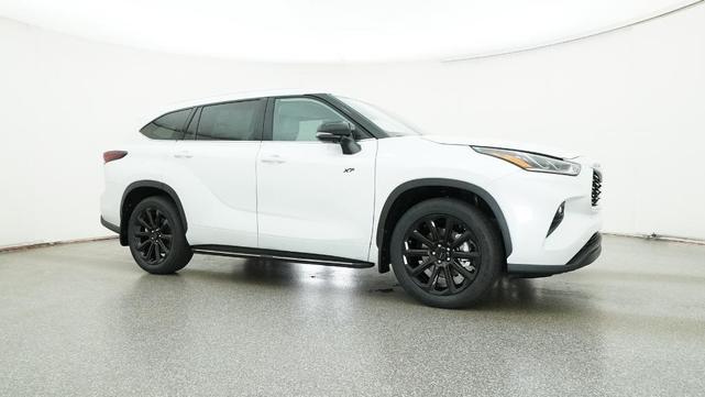 Photo of 2025 Wind Chill Pearl Toyota Highlander