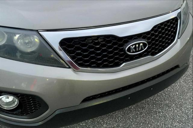 Photo of 2013 Titanium Silver Kia Sorento