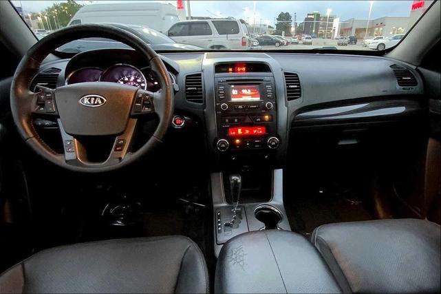 Photo of 2013 Titanium Silver Kia Sorento