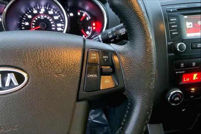 Photo of 2013 Titanium Silver Kia Sorento
