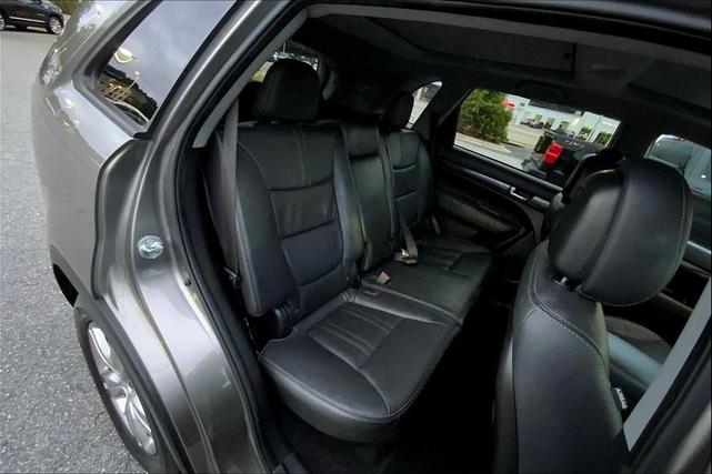 Photo of 2013 Titanium Silver Kia Sorento