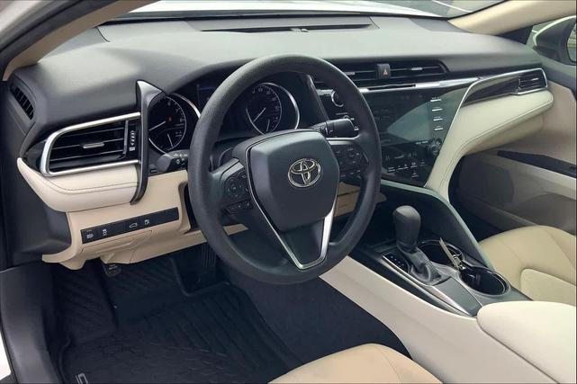 Photo of 2018 Super White Toyota Camry