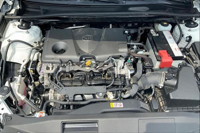 Photo of 2018 Super White Toyota Camry