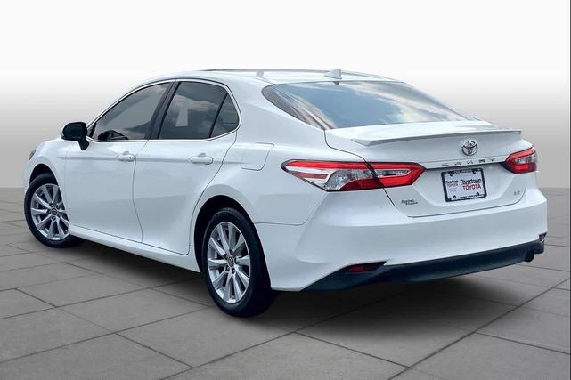 Photo of 2018 Super White Toyota Camry