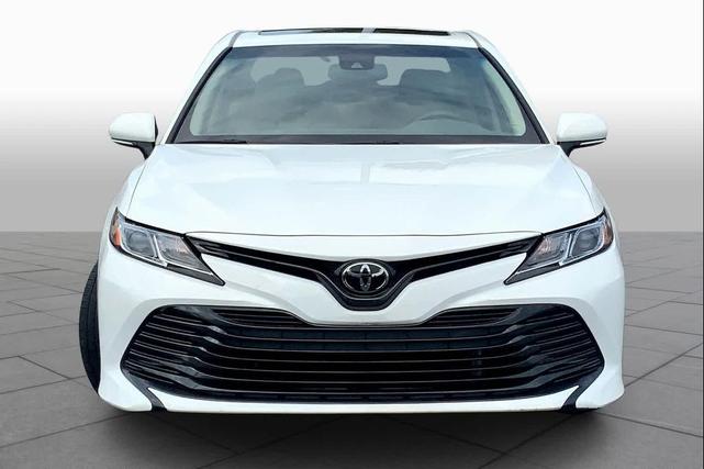 Photo of 2018 Super White Toyota Camry