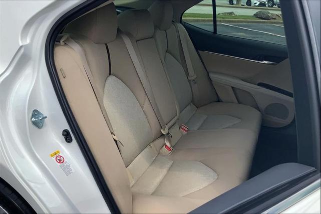 Photo of 2018 Super White Toyota Camry