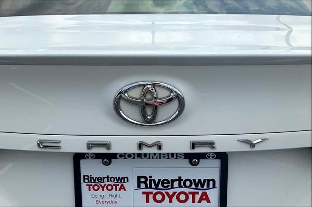 Photo of 2018 Super White Toyota Camry