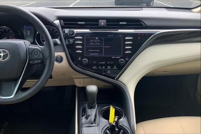 Photo of 2018 Super White Toyota Camry