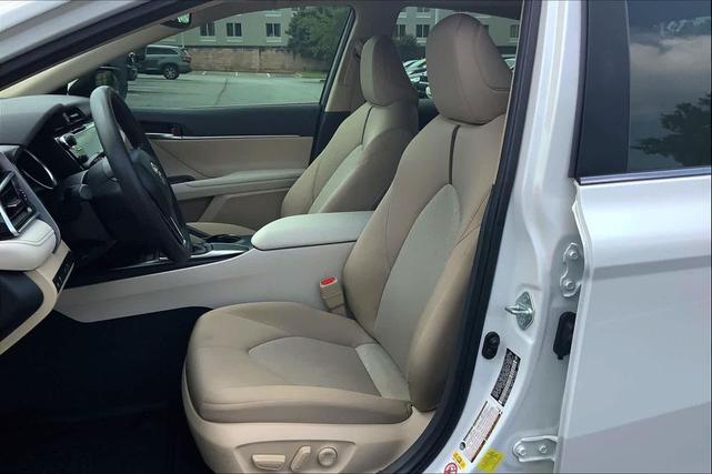 Photo of 2018 Super White Toyota Camry