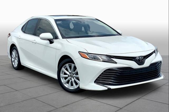 Photo of 2018 Super White Toyota Camry