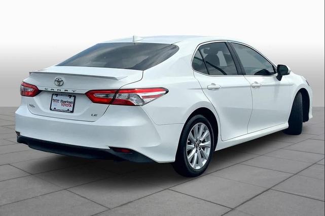 Photo of 2018 Super White Toyota Camry