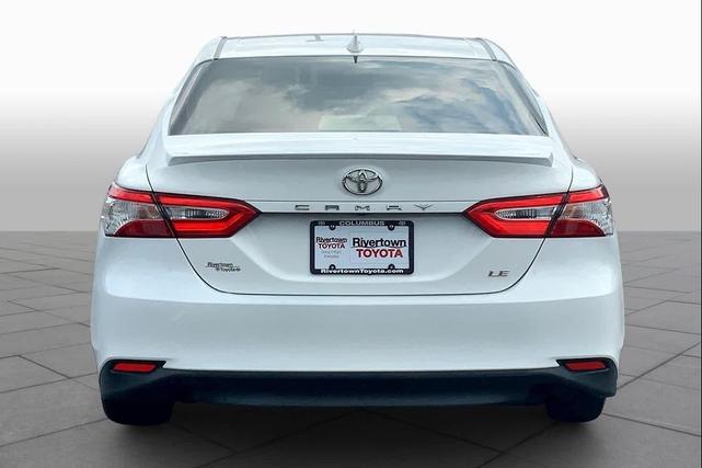 Photo of 2018 Super White Toyota Camry