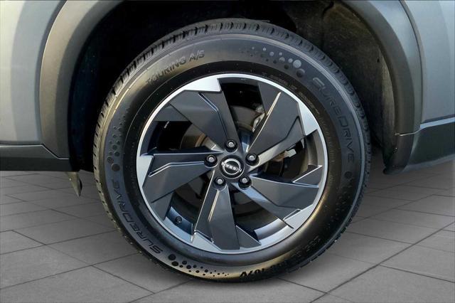 Photo of 2024 Gun Metallic Nissan Rogue