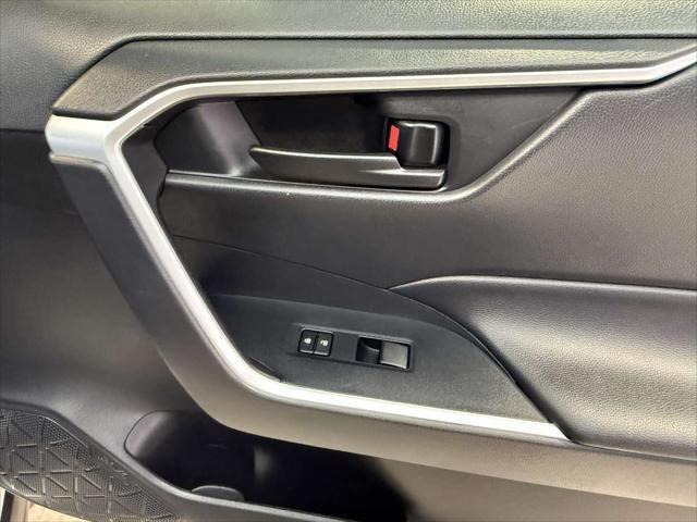 Photo of 2021 Super White Toyota RAV4 Hybrid
