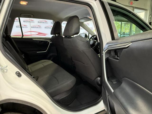 Photo of 2021 Super White Toyota RAV4 Hybrid