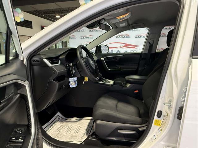 Photo of 2021 Super White Toyota RAV4 Hybrid