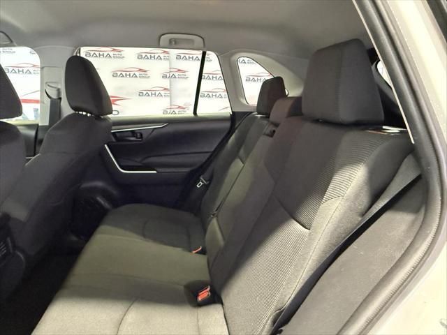 Photo of 2021 Super White Toyota RAV4 Hybrid
