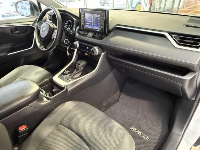 Photo of 2021 Super White Toyota RAV4 Hybrid