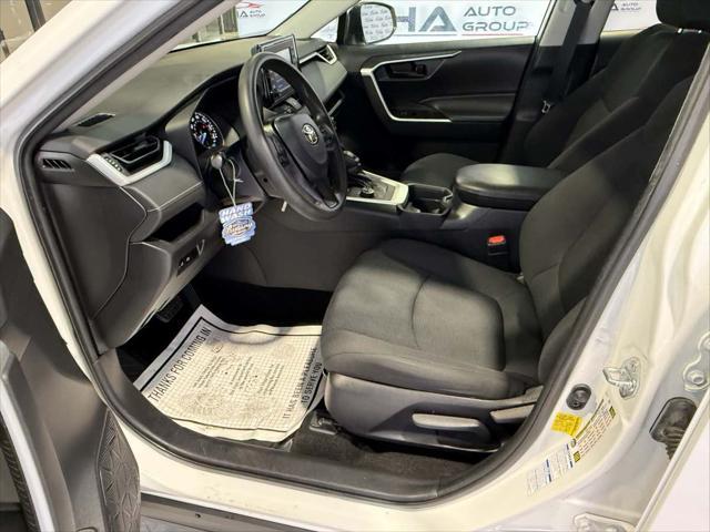Photo of 2021 Super White Toyota RAV4 Hybrid