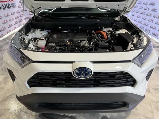 Photo of 2021 Super White Toyota RAV4 Hybrid