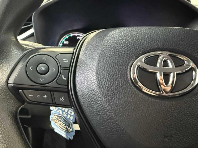 Photo of 2021 Super White Toyota RAV4 Hybrid