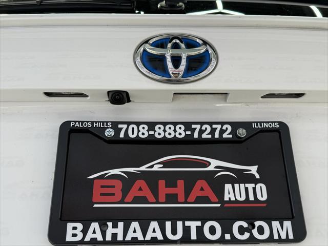 Photo of 2021 Super White Toyota RAV4 Hybrid