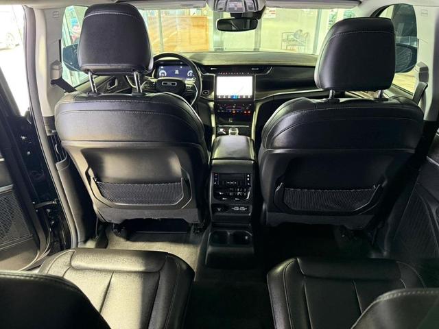 Photo of 2023 Diamond Black Crystal Pearlcoat Jeep Grand Cherokee L