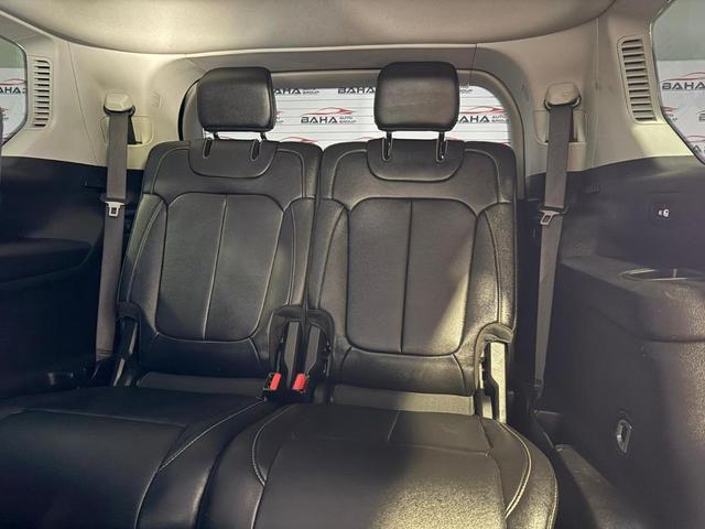 Photo of 2023 Diamond Black Crystal Pearlcoat Jeep Grand Cherokee L