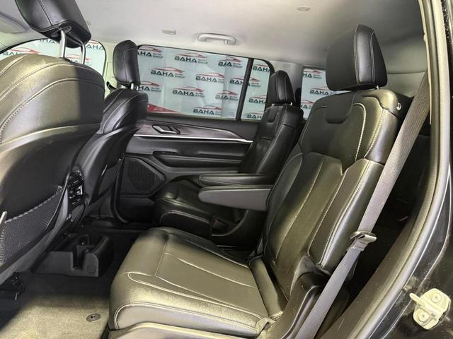 Photo of 2023 Diamond Black Crystal Pearlcoat Jeep Grand Cherokee L