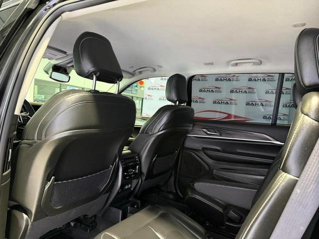 Photo of 2023 Diamond Black Crystal Pearlcoat Jeep Grand Cherokee L
