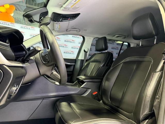 Photo of 2023 Diamond Black Crystal Pearlcoat Jeep Grand Cherokee L