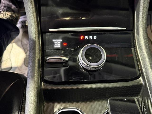 Photo of 2023 Diamond Black Crystal Pearlcoat Jeep Grand Cherokee L