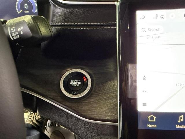 Photo of 2023 Diamond Black Crystal Pearlcoat Jeep Grand Cherokee L