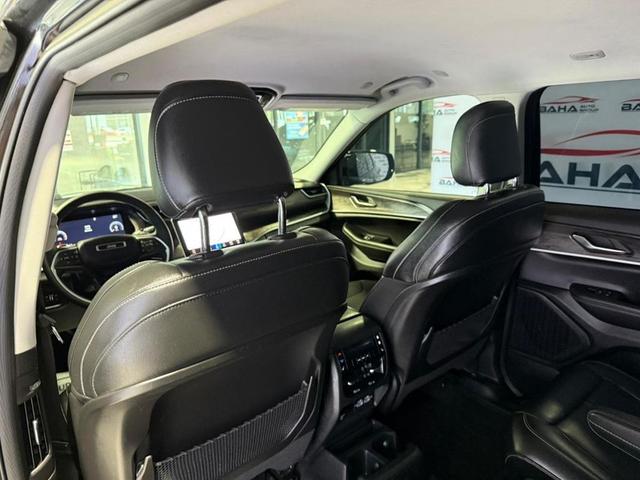 Photo of 2023 Diamond Black Crystal Pearlcoat Jeep Grand Cherokee L
