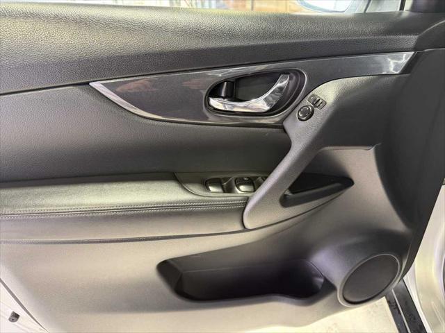 Photo of 2020 Brilliant Silver Metallic Nissan Rogue