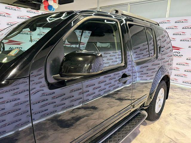 Photo of 2011 Super Black Nissan Pathfinder