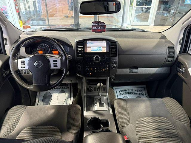 Photo of 2011 Super Black Nissan Pathfinder